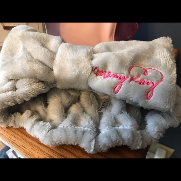 Gifting Bundle - Reputable cosmetic brand with Inspirational Bracelet - Picture 2 of 7